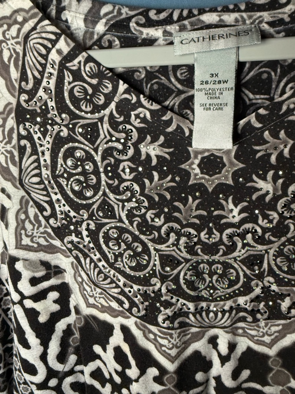 Catherines Black and White Geometric Medallion Tunic - Picture 2 of 3